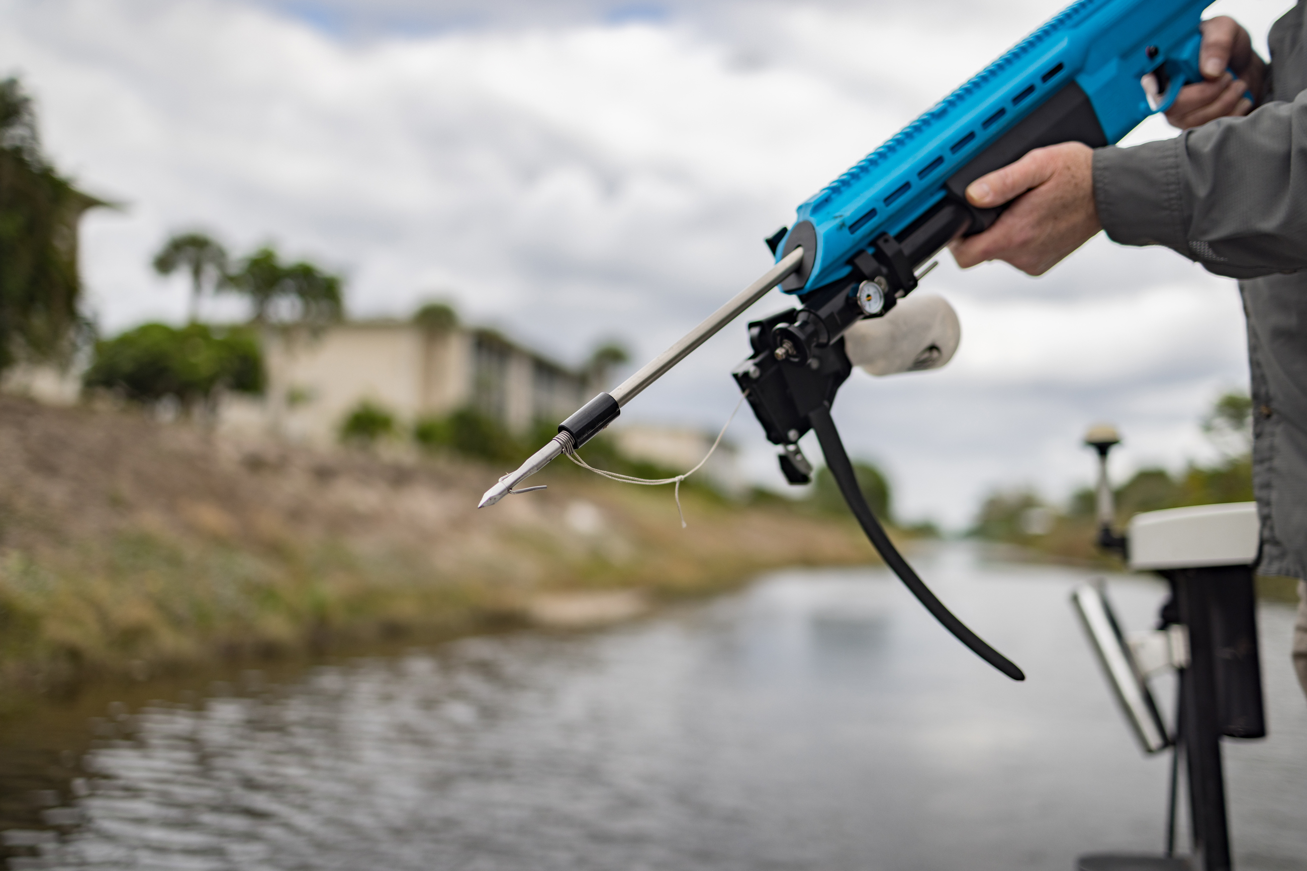 Bowfisher holding the Umarex FishR at low ready